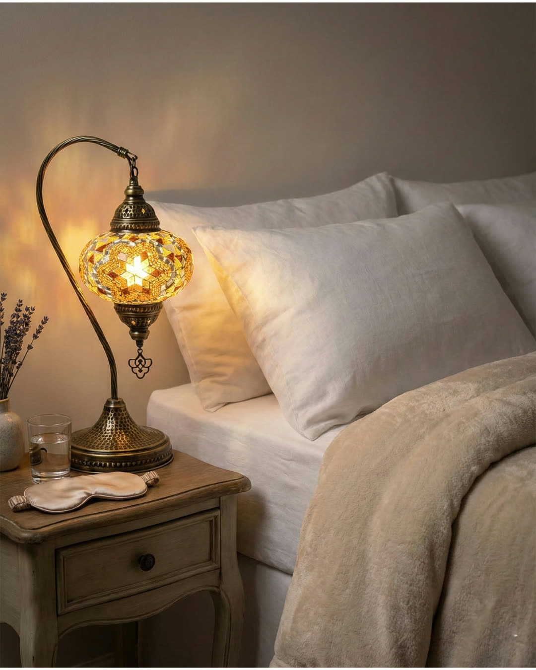 Warme mozaïeklamp in een interieur